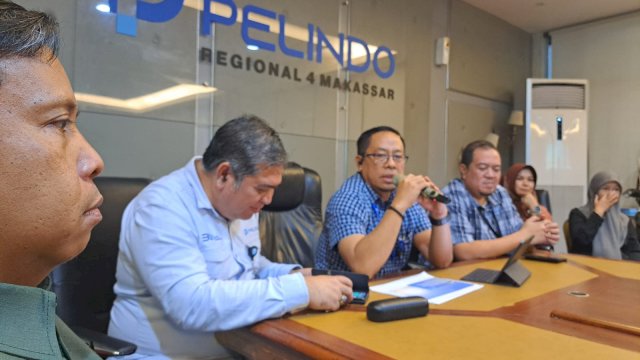 Executive Director 4 Pelindo Regional 4, Abdul Azis saat menyampaikan prediksi lonjakan arus mudik lebaran di kantor Pelindo Regional 4. (Foto: Humas Pelindo)
