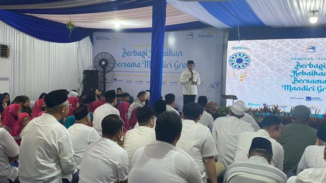 Bank Mandiri berikan santunan kepada anak yatim dan duafa. (Foto: Gita/HN)