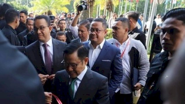 Paslon 01 Anies Baswedan dan Muhaimin Iskandar tiba jelang putusan sengketa Pilpres 2024 di Mahkamah Konstitusi (MK), Jakarta, Senin (22/4/2024). 