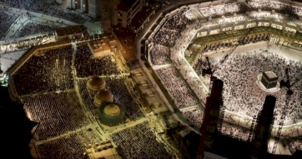 Tumpah Ruah hingga Jalanan, Jutaan Jemaah Padati Masjidil Haram di Malam 27 Ramadan