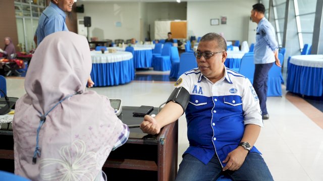 Perumda Air Minum Kota Makassar berkontribusi dalam kegiatan donor darah. Foto: dok