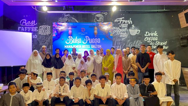 Buka puasa bersama Management Dalton bersama panti asuhan. Foto: dok