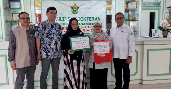 Alumni Serahkan Rp 150 Juta Dana Sumbangan untuk IKA FK UNHAS