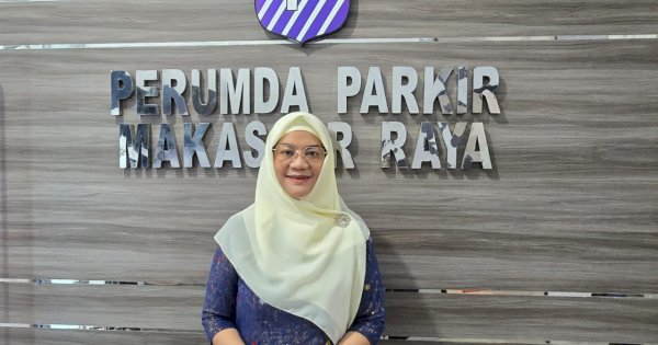 Peringati Hari Budaya, Dirut Parkir Yulianti Tomu Kenakan Pakaian Adat Toraja