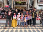 Istri Taufan Pawe Ajak Anak Yatim Belanja Baju Lebaran