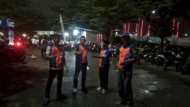 Atur Kendaraan, TRC PD Parkir Makassar Berkontribusi di Pawai Obor dan Takbiran
