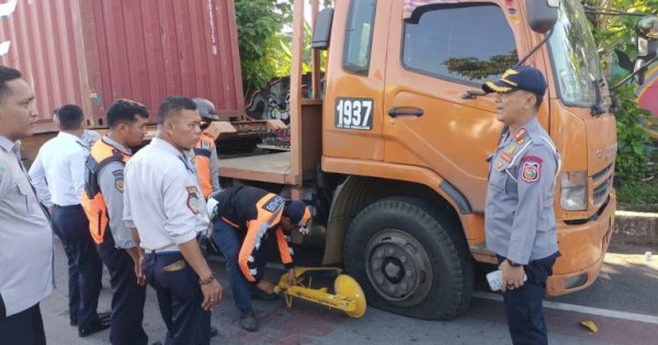 Larangan Parkir di Bahu Jalan Protokol kembali Berlaku, Dishub Makassar Jaring 16 Kendaraan