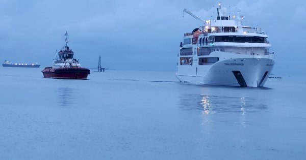 Pelindo Jasa Maritim Sandarkan MS Coral Geographer di Pelabuhan Makassar