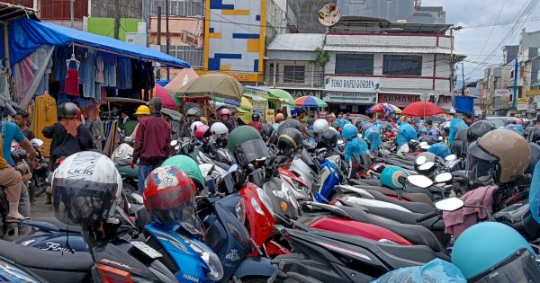 Jelang Idul Fitri 1445 Hijriah, Jukir Pasar Sentral Raup Keuntungan Rp 3 Juta per Hari