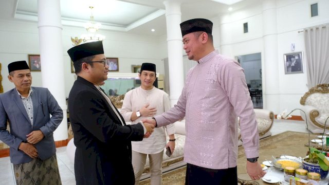Darmawangsyah Muin (DM) sowan ke kediaman Bupati Gowa Adnan Purichta. Foto: dok