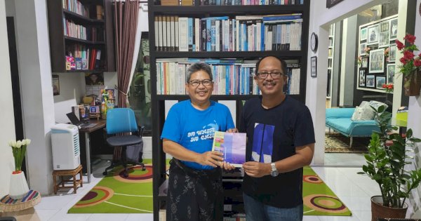Buku “Pertemuan Kecil”:  Paduan Karya Agus K Saputra atas Lukisan, Foto, dan Puisi