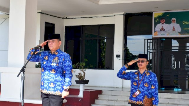 Pj Bupati Sinjai T.R. Fahsul Falah saat memimpin upacara HKN. Foto: HN/Bagoes