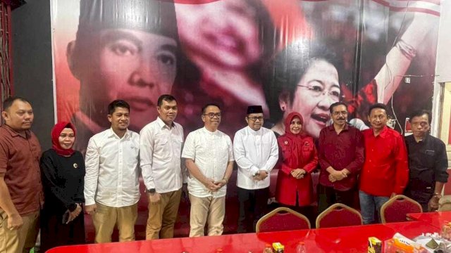 Safari politik DM ke 3 partai sekaligus, yang berakhir di kantor DPC PDIP Gowa. Foto: HN/Yusrizal