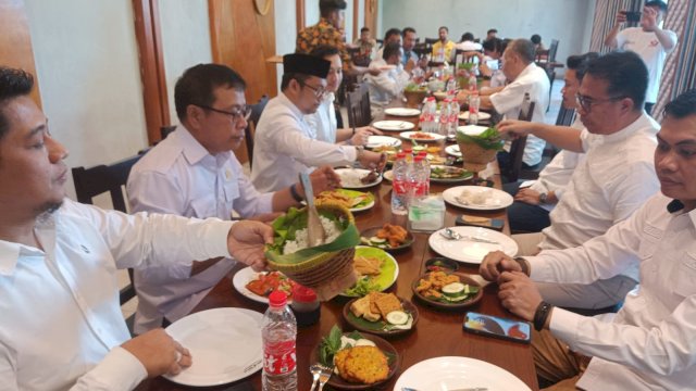 Makan bersama Darmawangsyah Muin bersama tokoh Perindo Gowa. Foto: HN/Yusrizal