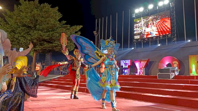 Suasana karnaval budaya di Anjungan Pantai Losari, foto: HN/Sinta