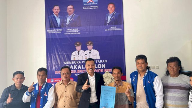 Proses pendaftaran Hasri Sh sebagai bakal calon Bupati Enrekang. Foto: dok