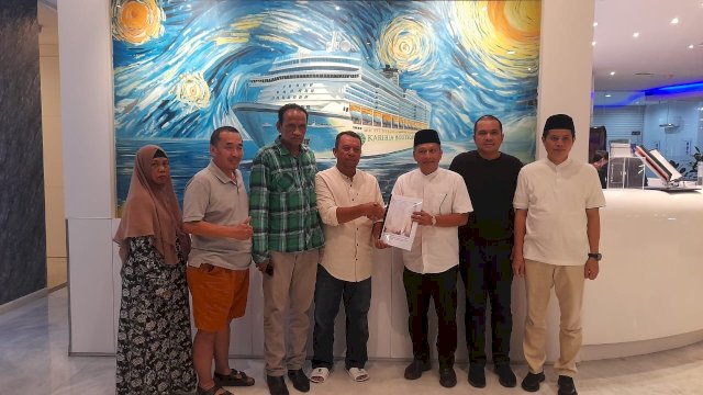 Penyerahan tanah wakaf dari ahli waris Burhanuddin Napitupulu kepada Yayasan Darul Burhan Wal Ishlah. Foto: dok