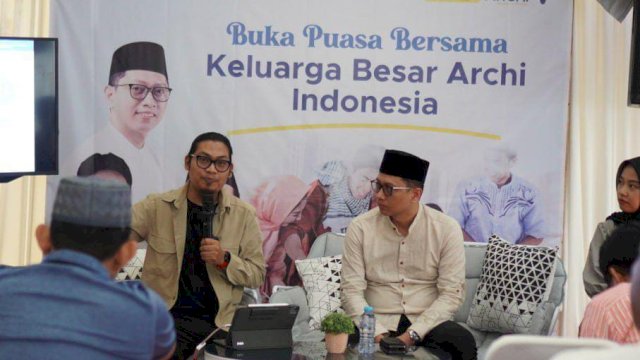 CEO Aliansi Digital Political Branding, Faqih Faturrachman kenakan kemeja khaki dalaman hitam, (Foto: HN/Sinta)