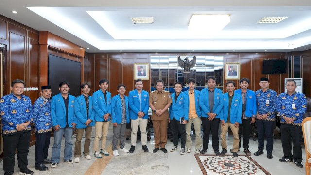BEM Unismuh silaturahmi dengan Pj Gubernur Sulsel Bahtiar Baharuddin. (Foto: BEM Unismuh)