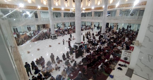 Warga Antusias, Masjid Agung Syekh Yusuf Gowa Dipenuhi Ribuan Jemaah I’tikaf