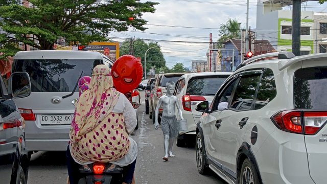 Manusi Silver di lampu merah, foto: HN/Sinta