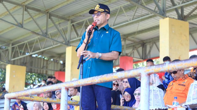 Ketgam : Sekda Jeneponto Muh. Arifin Nur saat menyampaikan sambutan di stadion Turatea Jeneponto (Dok : Humas Kominfo Jeneponto)