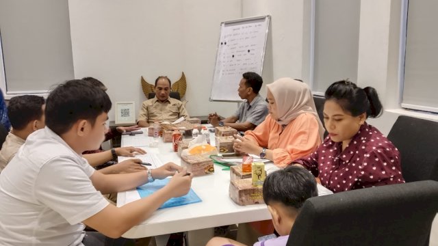 Kesbangpol Makassar menggelar rapat koordinasi. (Foto: Sinta/HN)