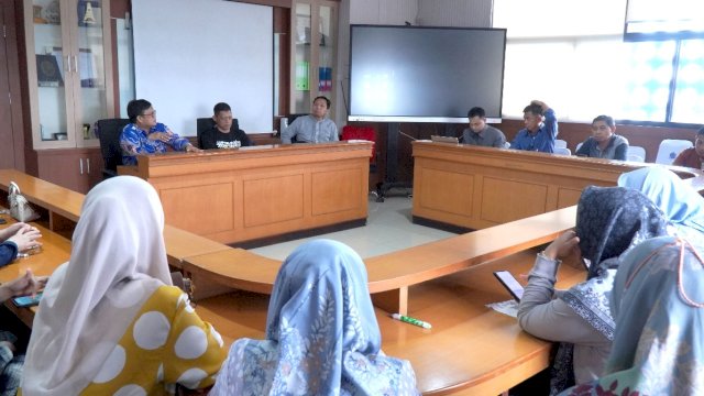 Pertemuan di Ruang Rapat Lantai 16, Menara Iqra, Senin, 8 April 2024. (Foto: Humas Unismuh)