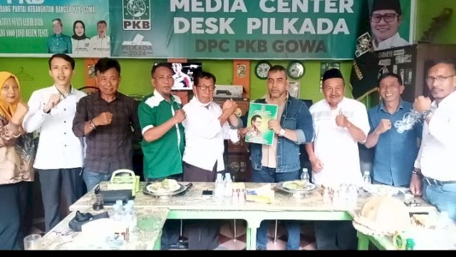 Muhammad Zakir Dg Rappung saat mendaftar di cakada di PKB Gowa. Foto: HN/Yusrizal