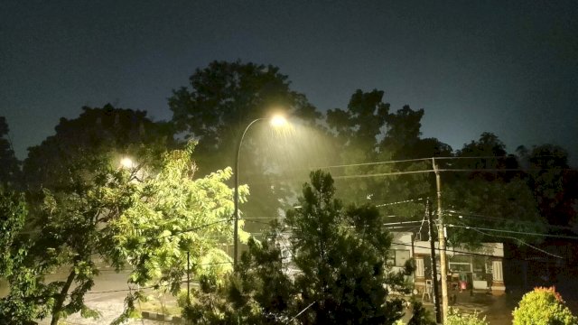 Hujan deras disertai angin kencang terjadi di Sinjai Utara pada Minggu (31/3) subuh ||Foto; Ist