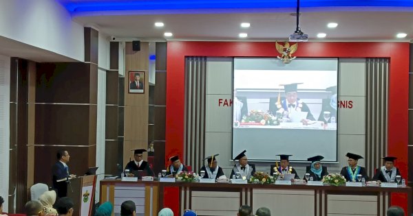 Eks Wali Kota Tanggerang Arief Raih Gelar Doktor Ekonomi di Unhas Berkat Ulasannya Terkait Smart City