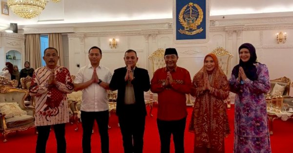 Ketua DPRD dan Pj Bupati Sinjai Kompak Hadiri Open House Pj Gubernur