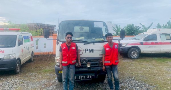 PMI Makassar Kirim Dua Relawan Ahli Wash Bantu Korban Banjir dan Longsor di Luwu