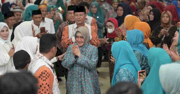 Ketua TP PKK Makassar Berikan Penghargaan ke Satgas Kebersihan saat Halalbihalal Kecamatan Mariso dan Panakkukang