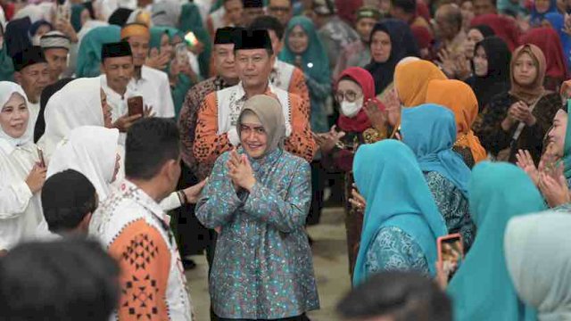 Ketua TP PKK Makassar Berikan Penghargaan ke Satgas Kebersihan saat Halalbihalal Kecamatan Mariso dan Panakkukang