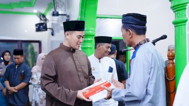 Bupati Pangkep Muhammad Yusran Lalogau (MYL) melaksanakan safari Ramadan di Desa Tamangapa, Kecamatan Ma’rang, Rabu (20/3/2024)