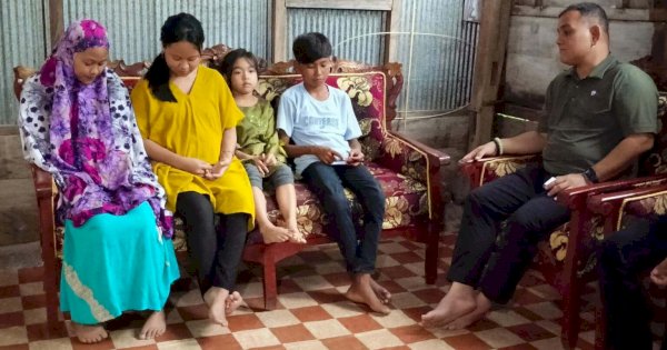 Pj. Bupati Sinjai Temui Lima Bersaudara yang Hidupnya Memprihatinkan