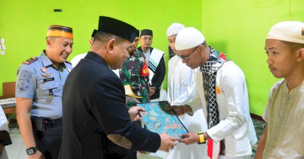1 Orang Langsung Bebas,PJ Bupati Serahkan 146 SK Remisi WBP Rutan Sinjai Secara Simbolis