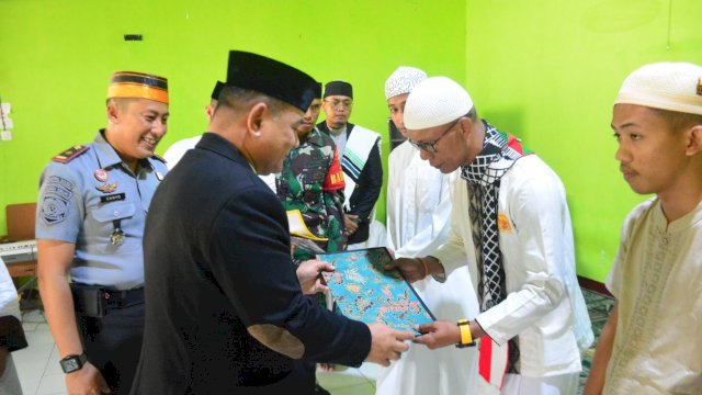 1 Orang Langsung Bebas,PJ Bupati Serahkan 146 SK Remisi WBP Rutan Sinjai Secara Simbolis
