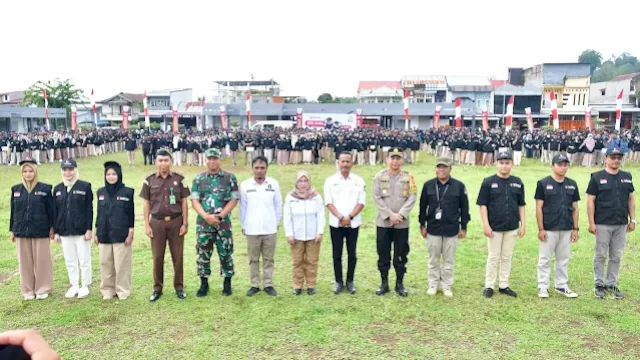 Apel siaga pengawasan pemilu tersebut dihadiri Penjabat (Pj) Bupati Sinjai yang diwakili Sekretaris Daerah (Sekda) Kabupaten Sinjai Andi Jefrianto Asapa, Ketua Bawaslu Provinsi Sulawesi Selatan Mardiana Rusli.