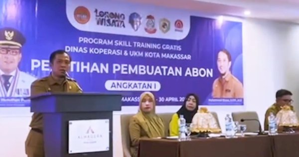 Diskop UKM Makassar Latih Warga Lorong Pembuatan Abon Ikan