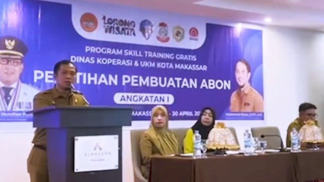 Diskop UKM Makassar Latih Warga Lorong Pembuatan Abon Ikan