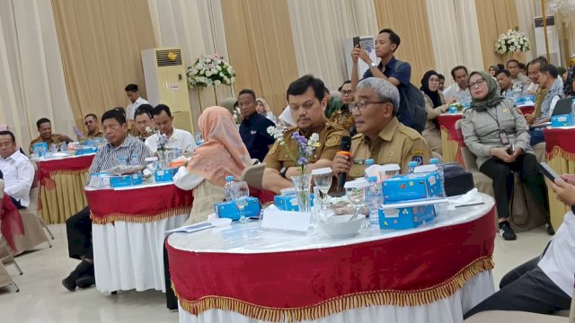 Kepala Dinas TPH-Bun Sulsel Imran Jausi (yang pegang microfon) foto: HN/Sinta