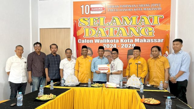 Tim ASA kembalikan formulir di kantor DPC Hanura Makassar. Foto: dok