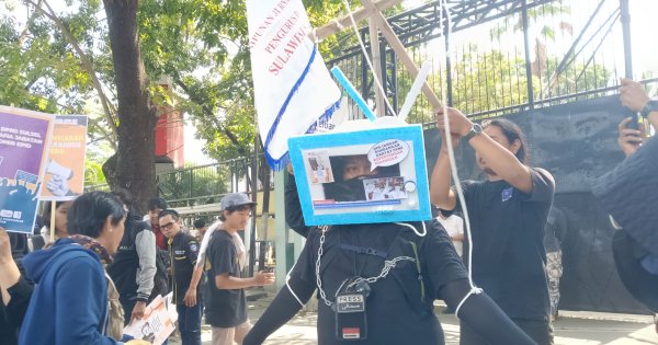 Desak Revisi UU Penyiaran, Aksi Jurnalis Makassar Sempat Diwarnai Saling Dorong dengan Petugas