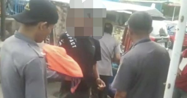 Depan Kantor Antam, TRC Perumda Parkir Makassar Amankan Atribut Oknum Jukir Liar