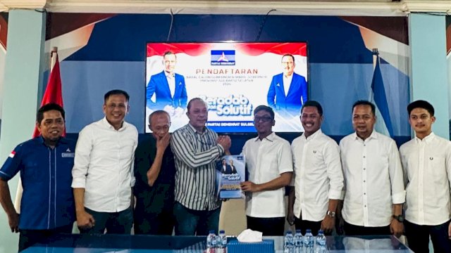 Pengambilan formulir Bacakada Adnan Purichta Ichsan untuk kontestasi Pilgub Sulsel di Partai Demokrat. Foto: HN/Sinta