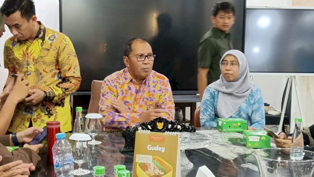 Wali Kota Makassar Moh Ramdhan Pomanto menggelar konpress soal THM Hotman Paris. Foto: HN/Sinta