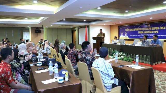 Dinas pengerjaan umum dan tata ruang(PUTR) melaksanakan sosialisasi perundang-undangan jasa konstruksi. Sosialisasi dibuka Bupati Pangkep, Muhammad Yusran Lalogau (MYL) di salah satu hotel di Makassar, Sabtu (17/2/24) || Foto:Ist