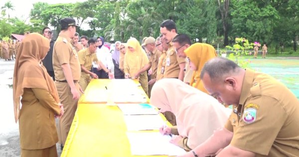 Kepala OPD Pangkep Teken Pakta Integritas dan Perjanjian Kinerja di Hadapan Bupati MYL